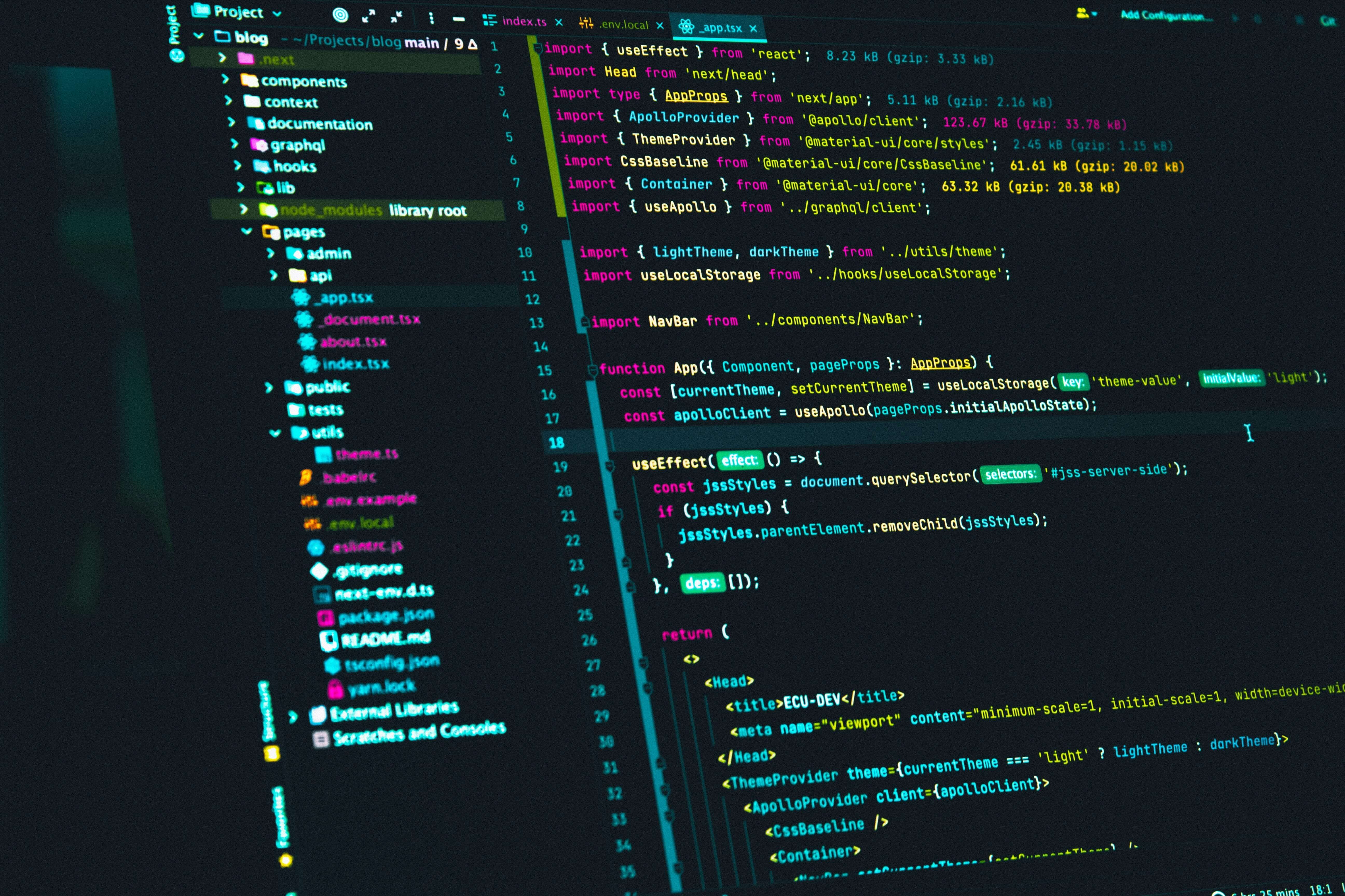 photo illustration article code ide avec du code react dessus
